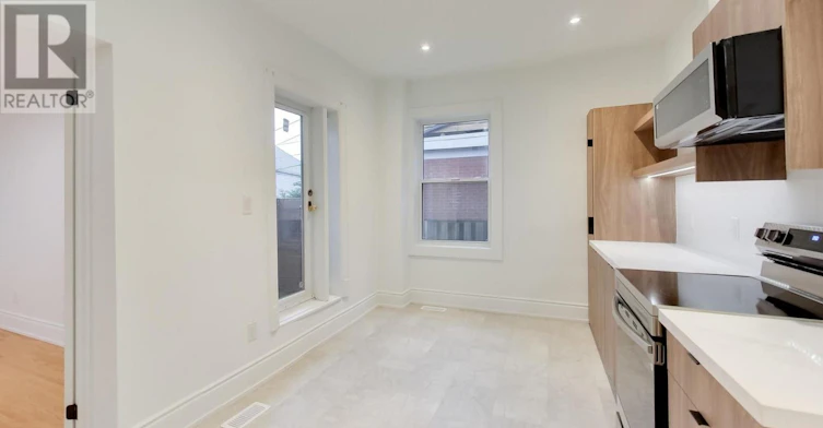218 Montrose Avenue, Toronto, ON, M6G 3G7 - 16