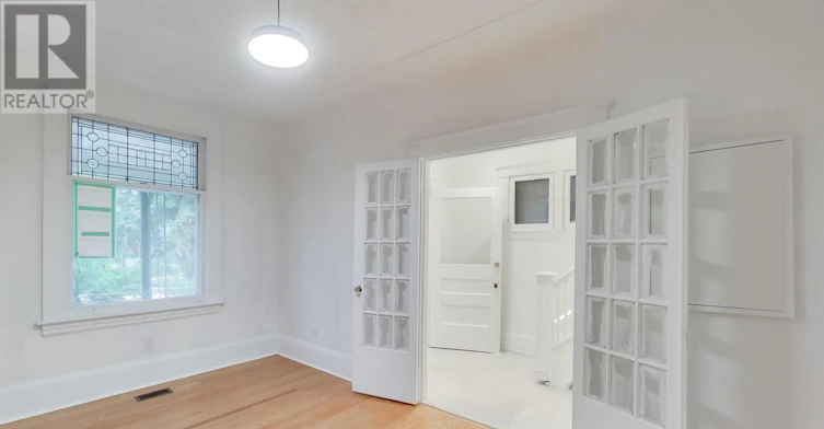 218 Montrose Avenue, Toronto, ON, M6G 3G7 - 6