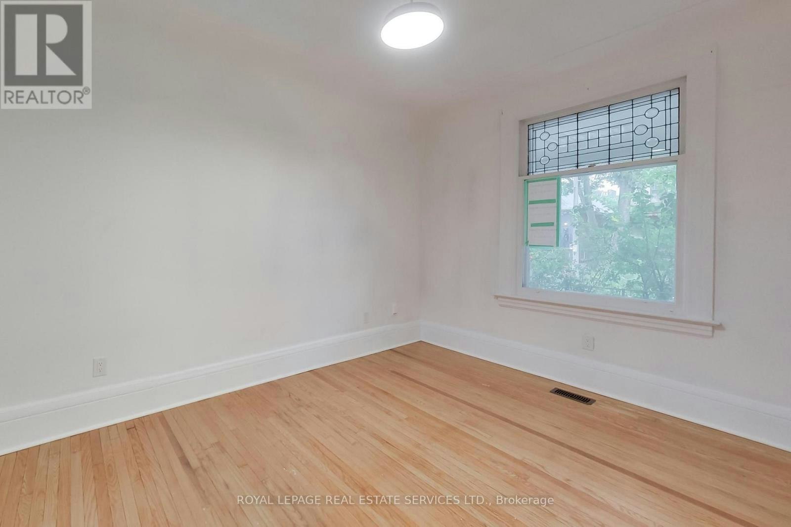 218 Montrose Avenue, Toronto, ON, M6G 3G7 - 5