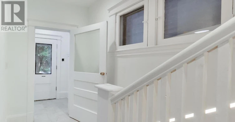 218 Montrose Avenue, Toronto, ON, M6G 3G7 - 4