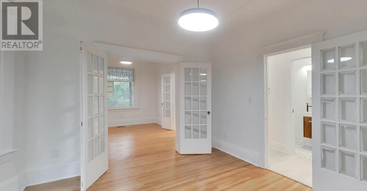 218 Montrose Avenue, Toronto, ON, M6G 3G7 - 10