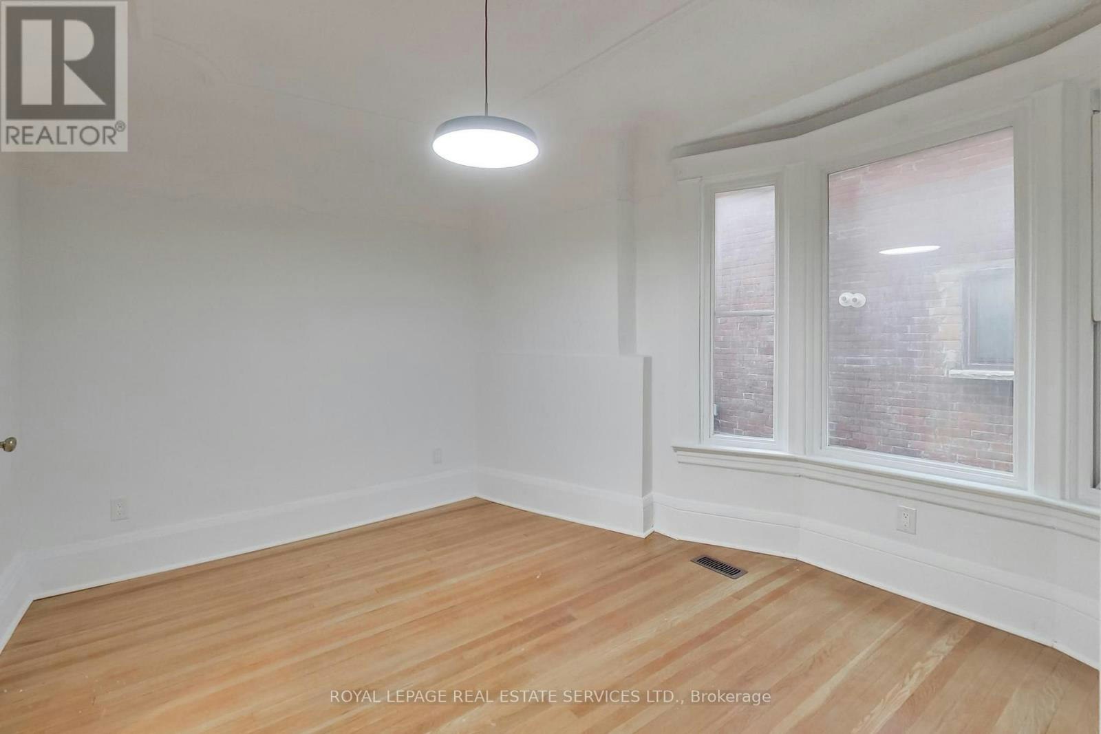 218 Montrose Avenue, Toronto, ON, M6G 3G7 - 8