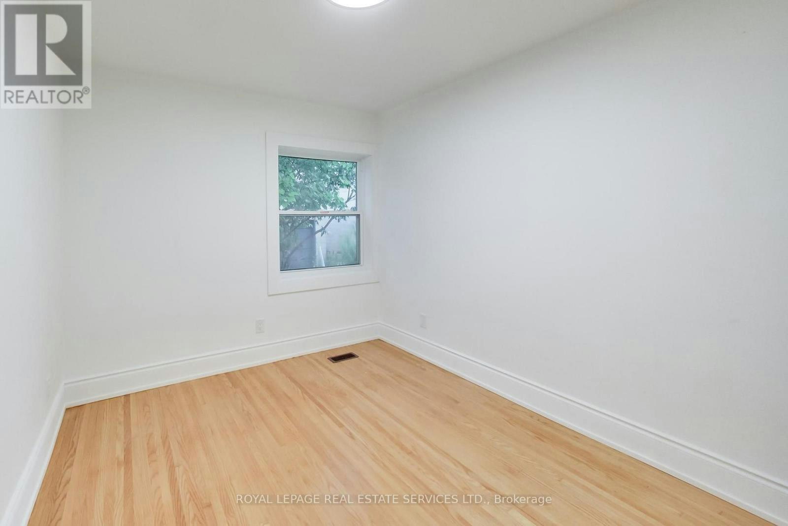 218 Montrose Avenue, Toronto, ON, M6G 3G7 - 18
