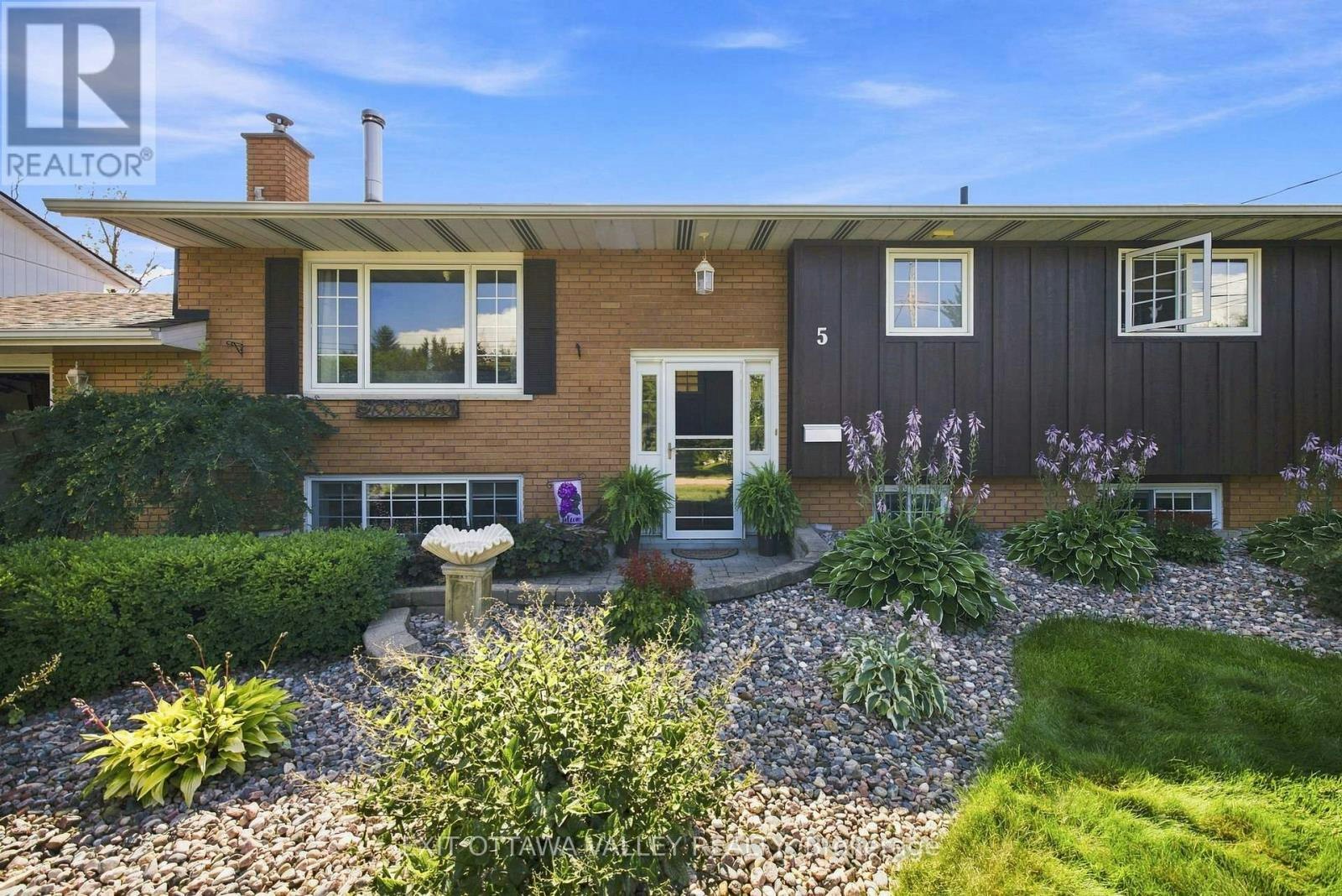 5 Valley Street, Laurentian Valley, ON, K8A 8R3