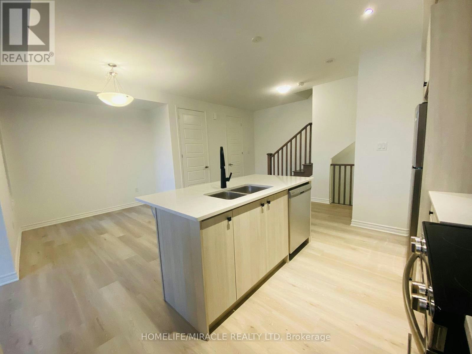 20 Ennerdale Street, Barrie, ON, L9J 1A2 - 4