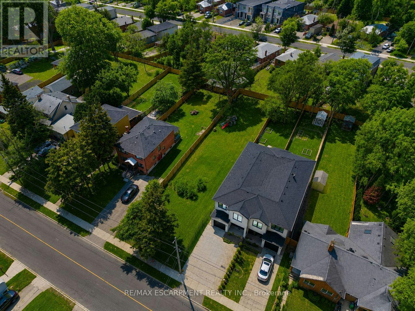 19B Broadview Avenue, Mississauga, ON, L5H 2S8