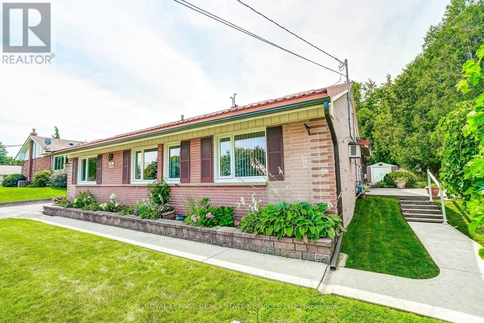 4 Sora Drive, Mississauga, ON, L5M 1A8