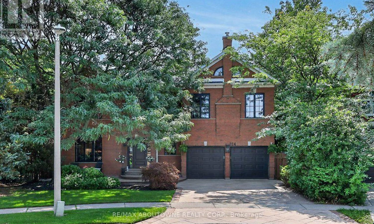 324 Oakridge Court