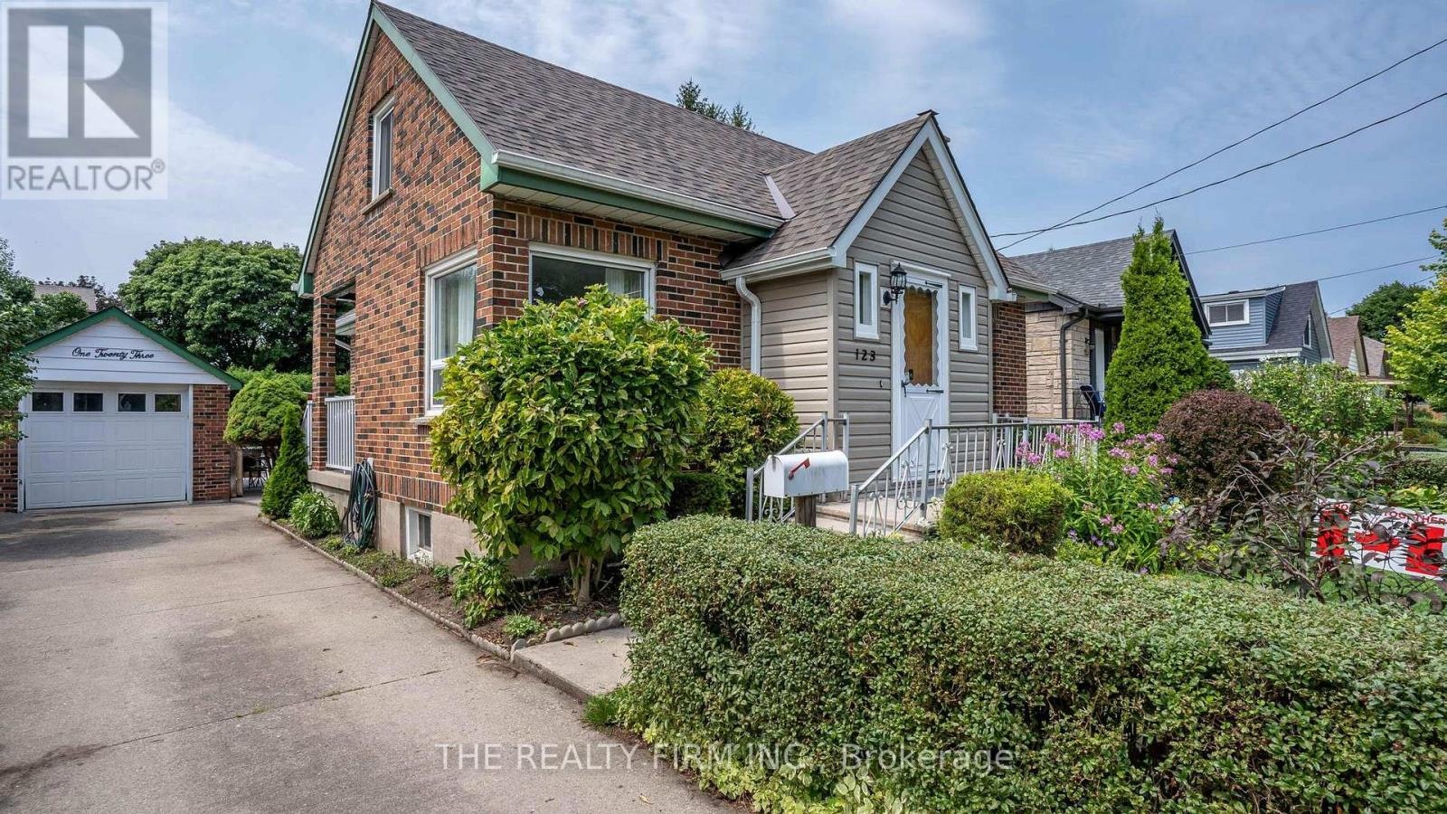 123 Elliott Street, London, ON, N5Y 2E8