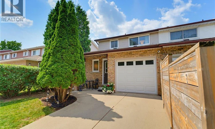 32 Silvervine Drive