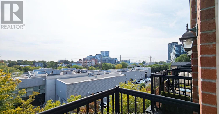 40 Raffeix Lane, Toronto, ON, M5A 0G5 - 16