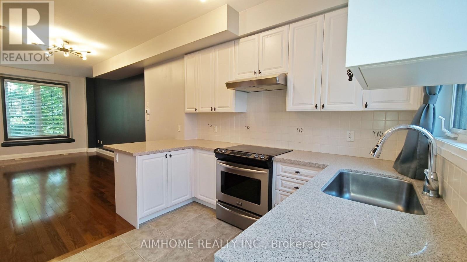 40 Raffeix Lane, Toronto, ON, M5A 0G5 - 22