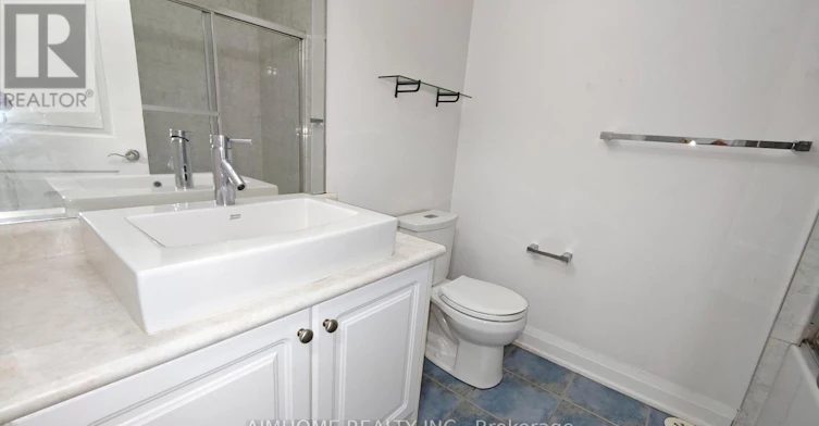 40 Raffeix Lane, Toronto, ON, M5A 0G5 - 12
