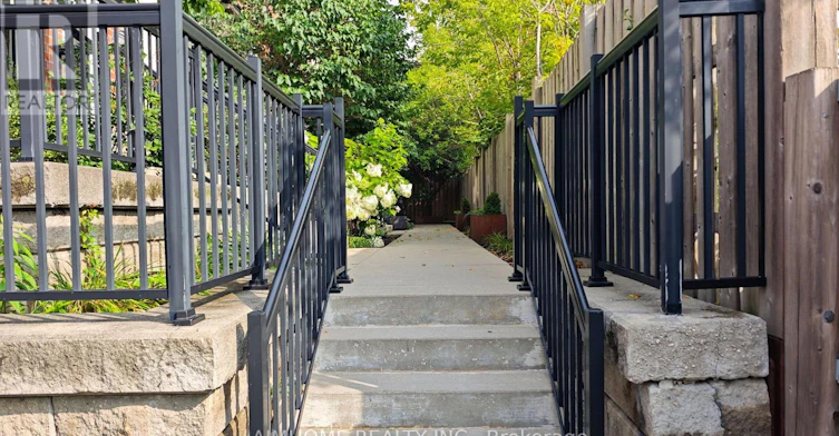 40 Raffeix Lane, Toronto, ON, M5A 0G5 - 20