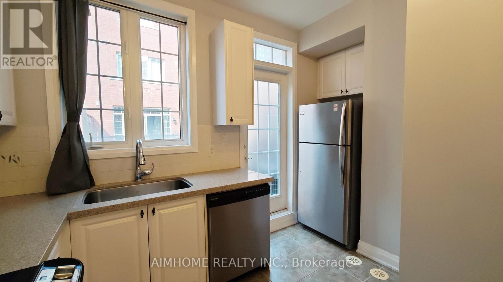 40 Raffeix Lane, Toronto, ON, M5A 0G5 - 4