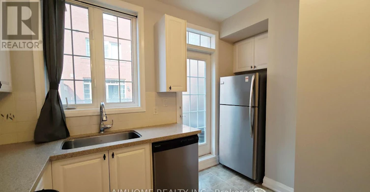 40 Raffeix Lane, Toronto, ON, M5A 0G5 - 4