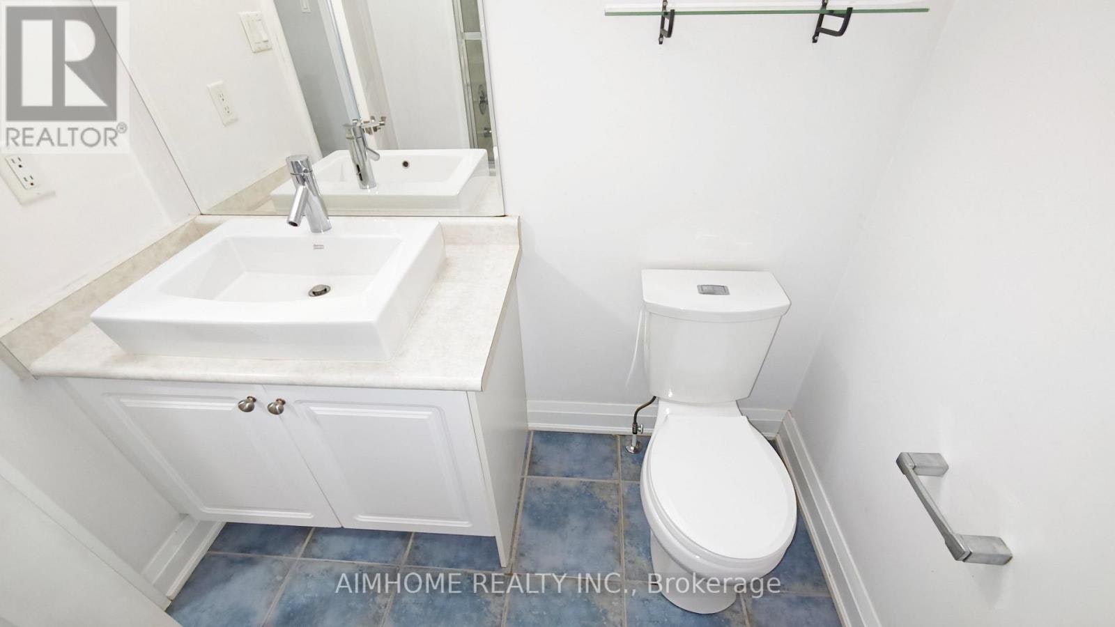 40 Raffeix Lane, Toronto, ON, M5A 0G5 - 9
