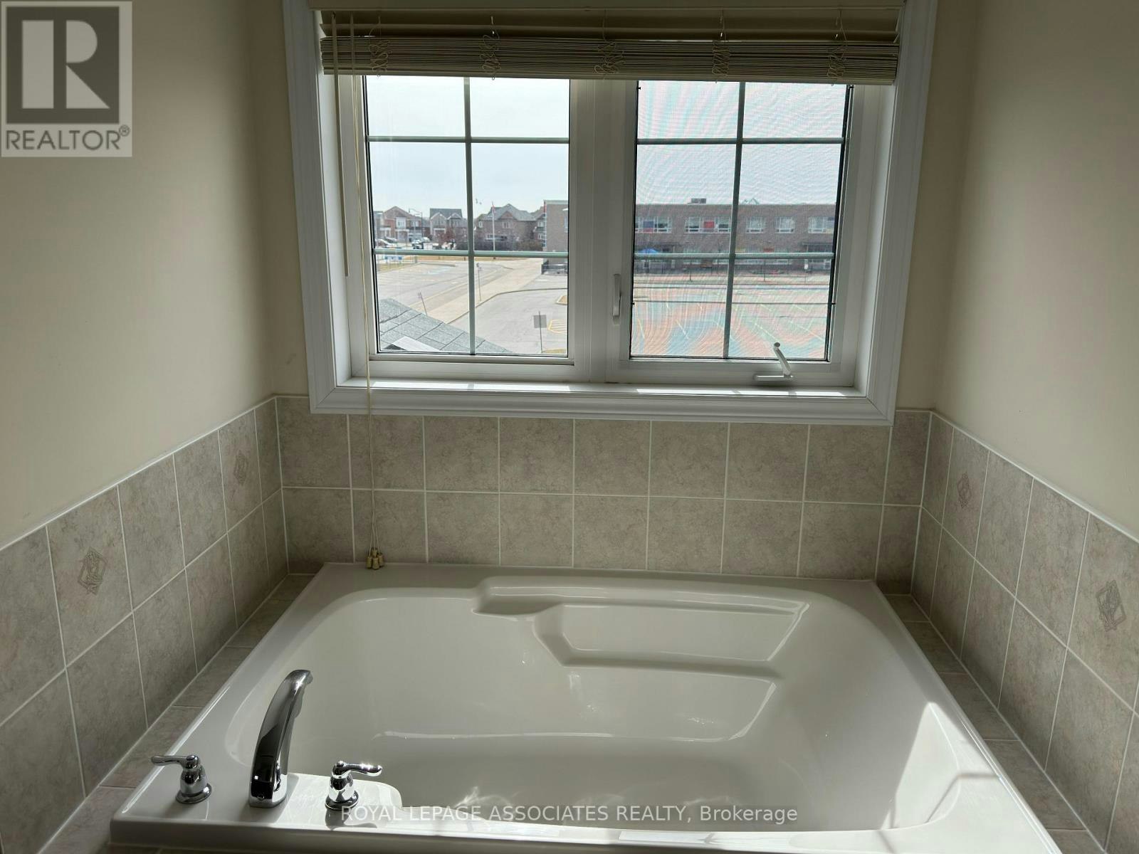 UPPER LV-75 Meltwater Crescent, Brampton, ON, L6P 3W6 - 11