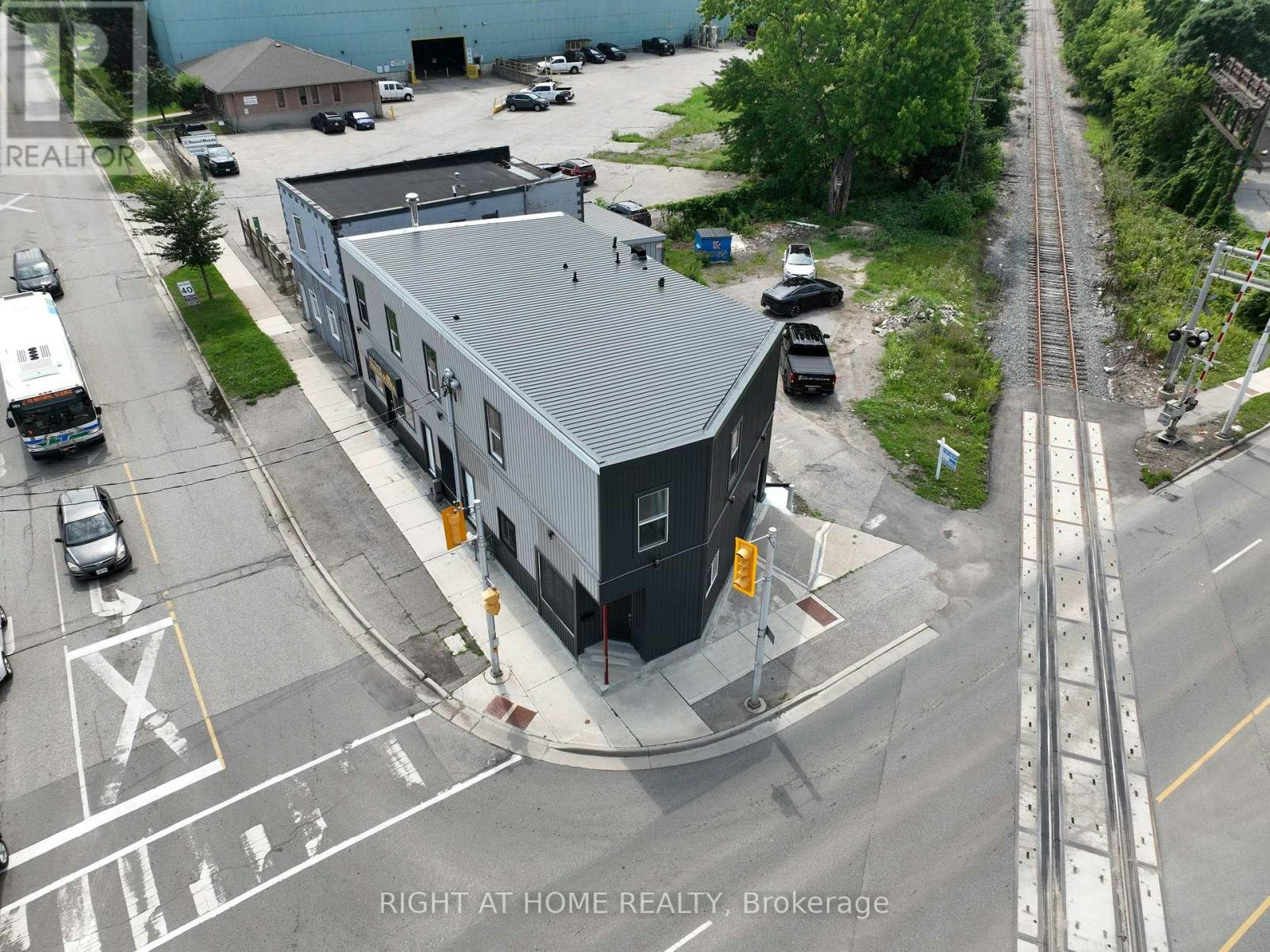 697 Hale Street, London, ON, N5W 1J1