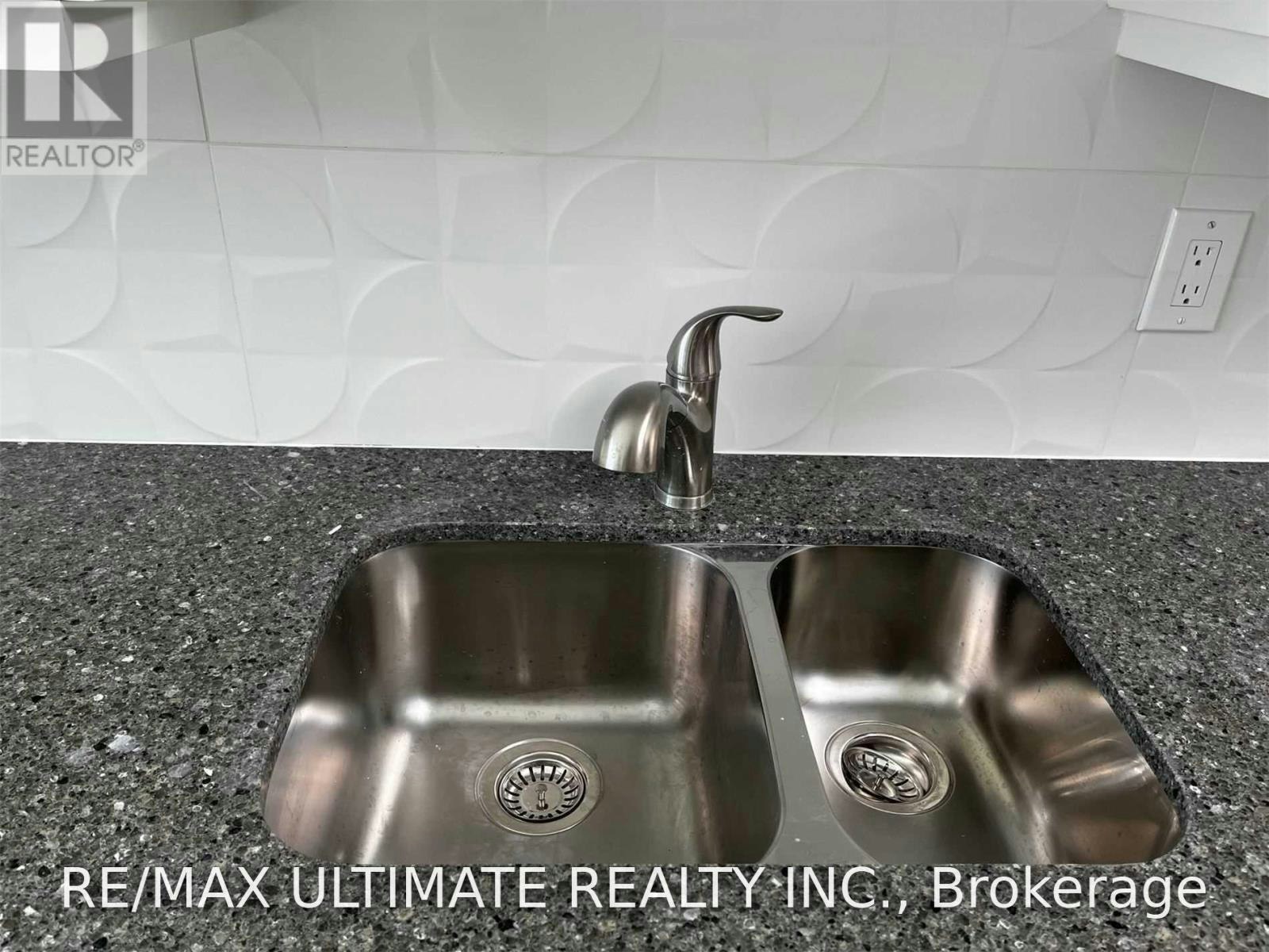 1065B St Clair Avenue W, Toronto, ON, M6E 1A6 - 5