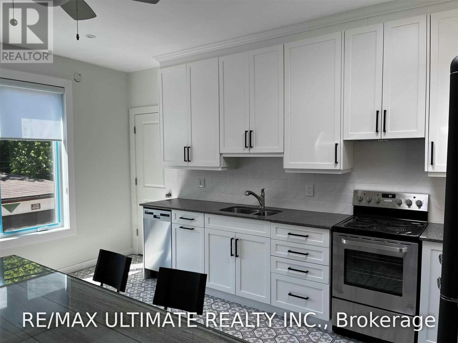 1065B St Clair Avenue W, Toronto, ON, M6E 1A6 - 10