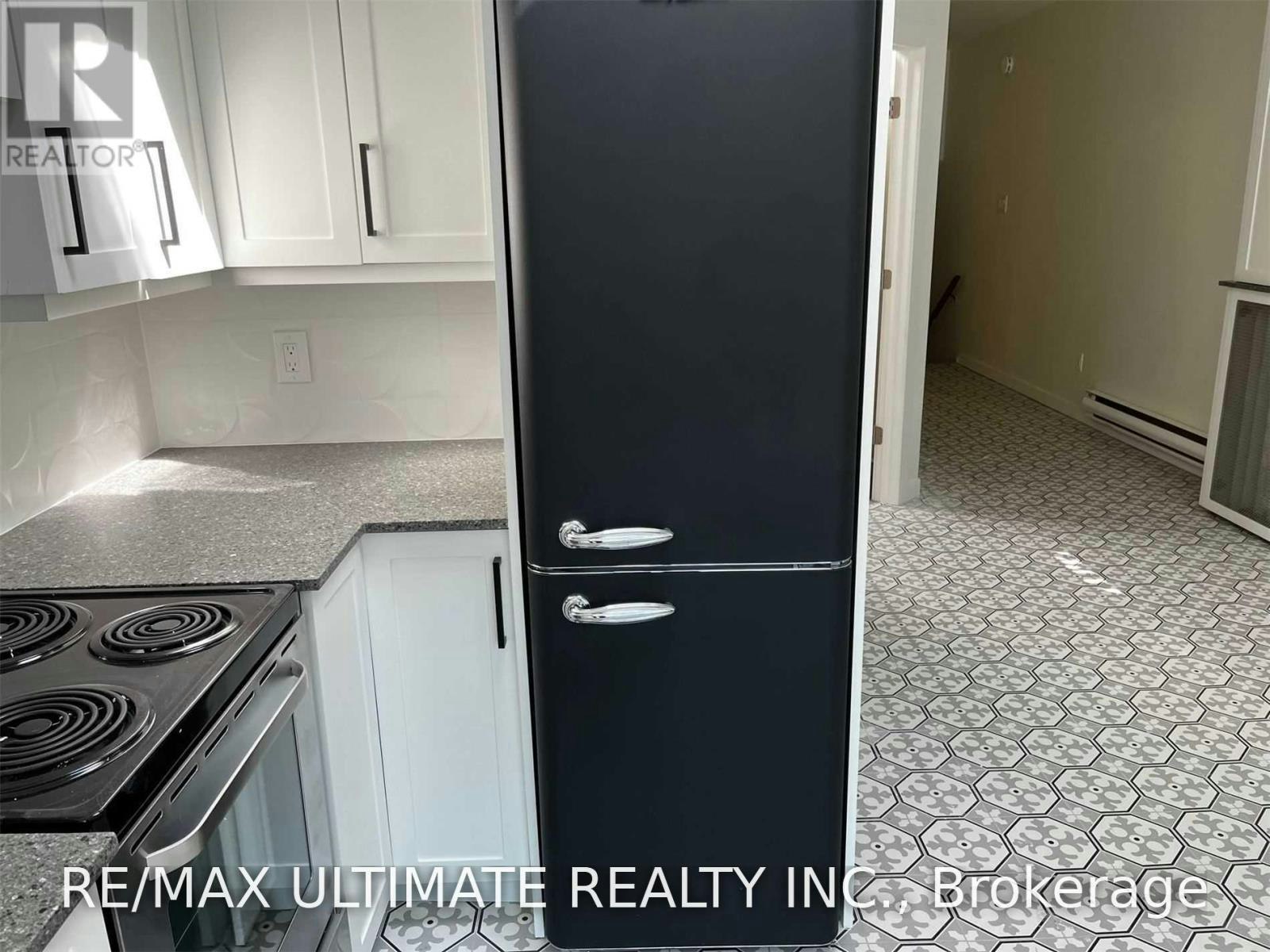 1065B St Clair Avenue W, Toronto, ON, M6E 1A6 - 7