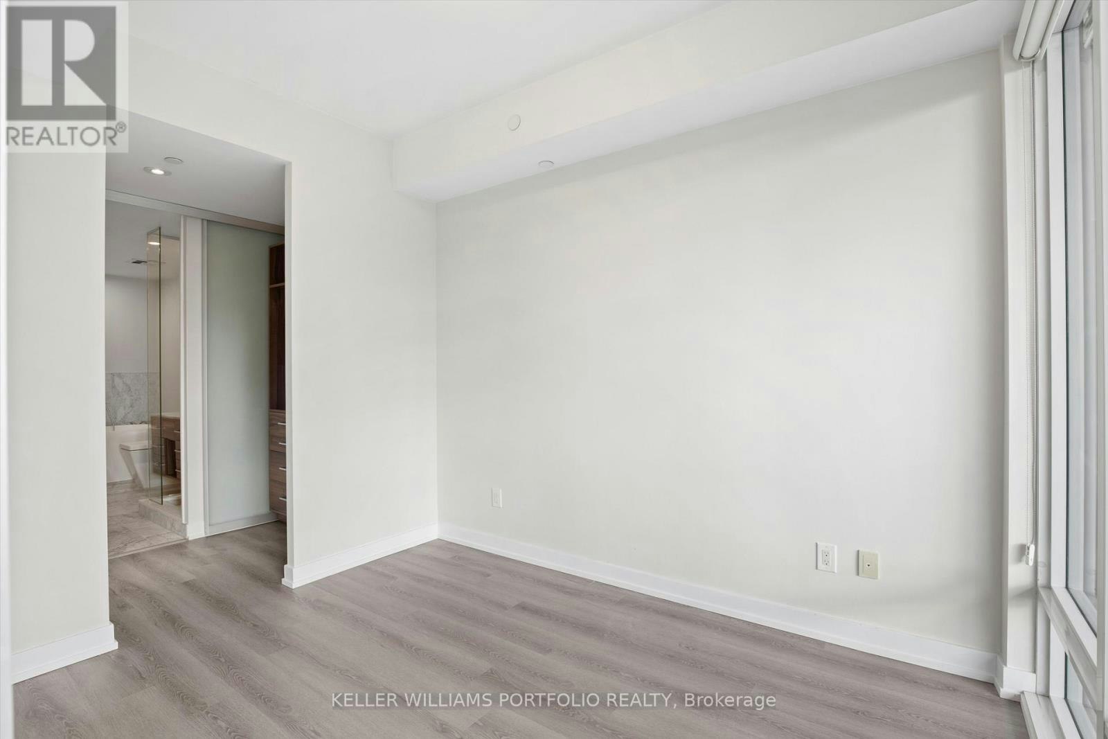 2408-488 University Avenue, Toronto, ON, M5G 0C1 - 7