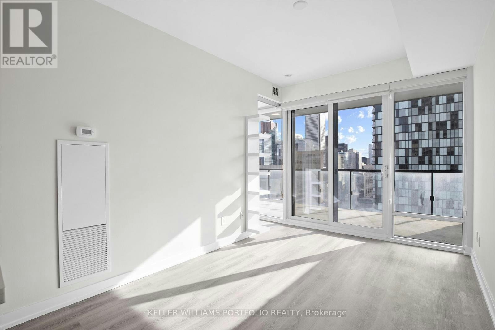 2408-488 University Avenue, Toronto, ON, M5G 0C1 - 4