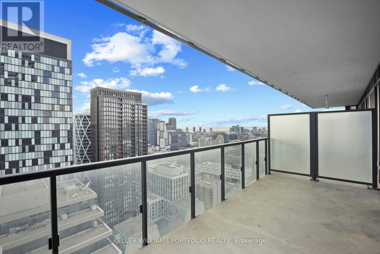 2408-488 University Avenue, Toronto, ON, M5G 0C1 - 11