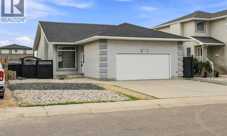 7323 Maple View Crescent