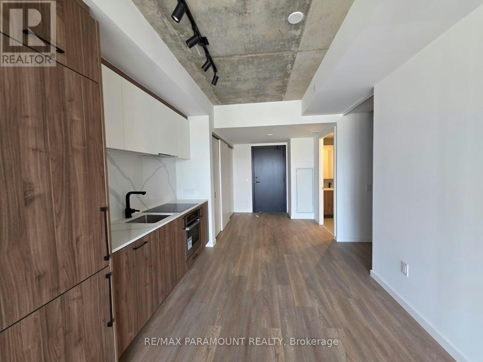 418-689 The Queensway Drive, Toronto, ON, M8Y 1L1 - 2
