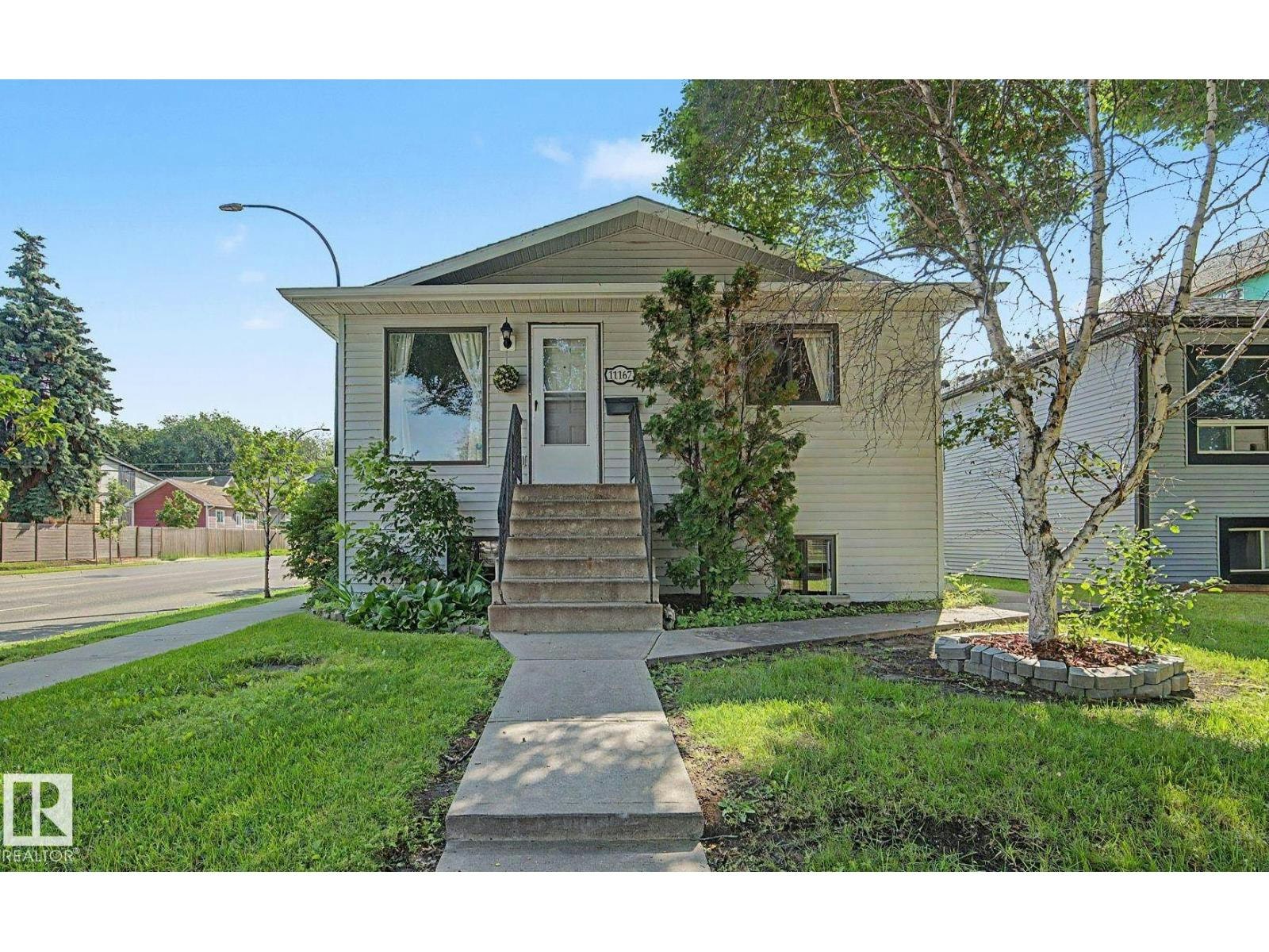 11167 52 Street NW, Edmonton, AB, T5W 3H6