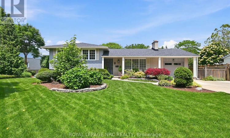 7 King's Grant Court W