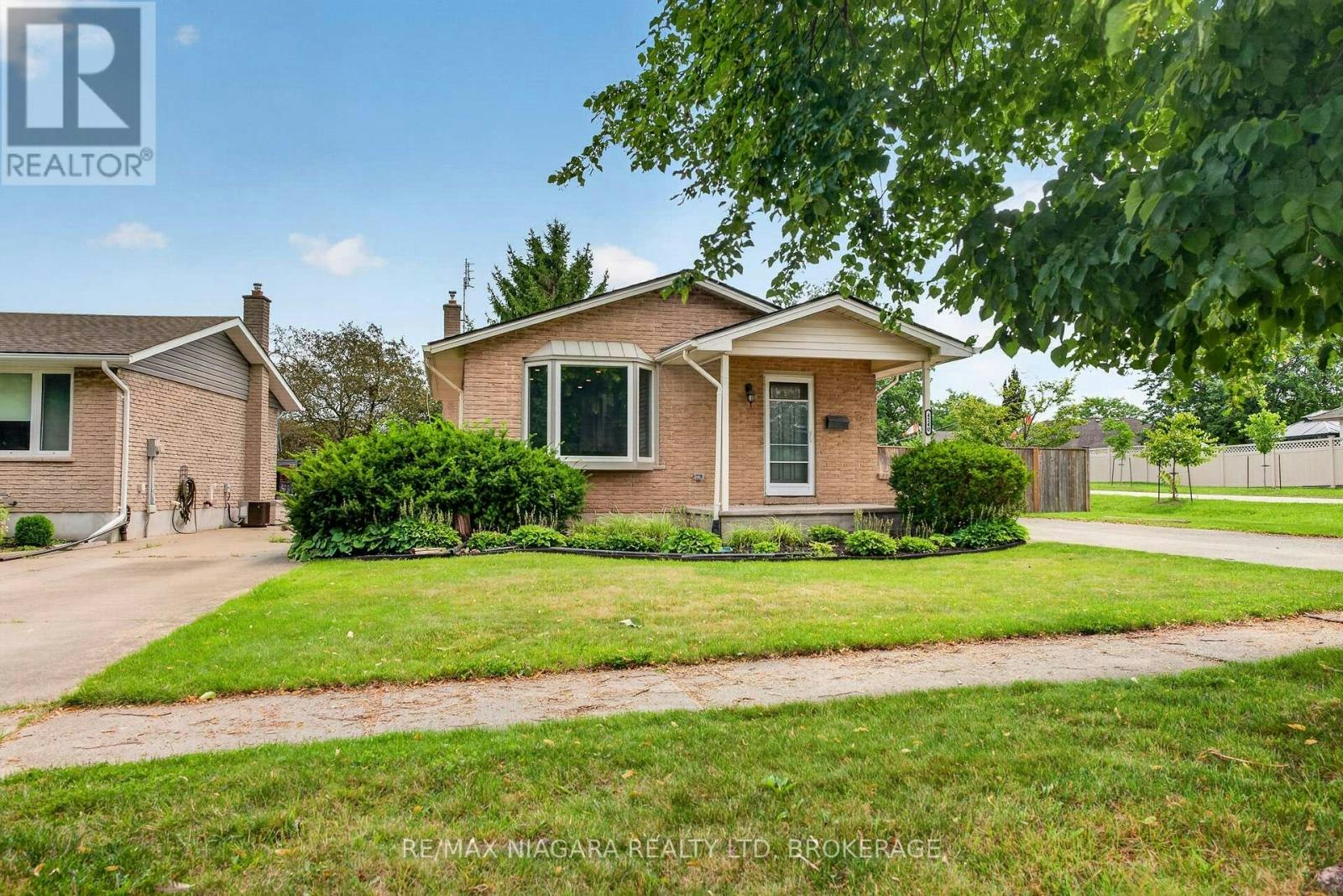 4240 Brookdale Drive, Niagara Falls, ON, L2H 2B5
