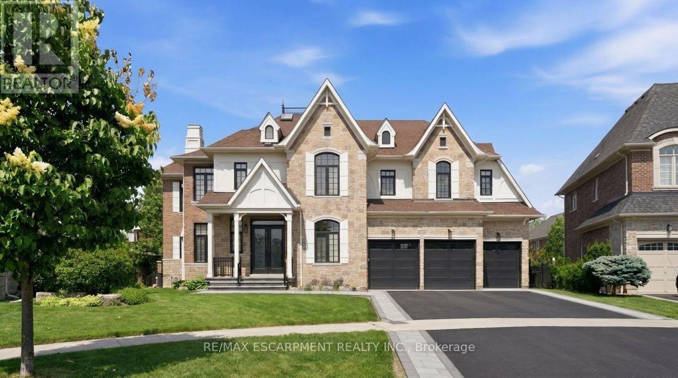 950 Fredonia Drive, Mississauga, ON, L5C 2W4