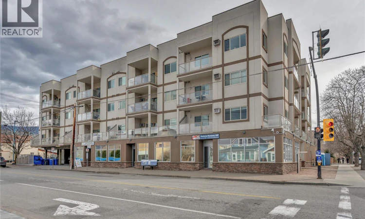 306-196 W Wade Avenue