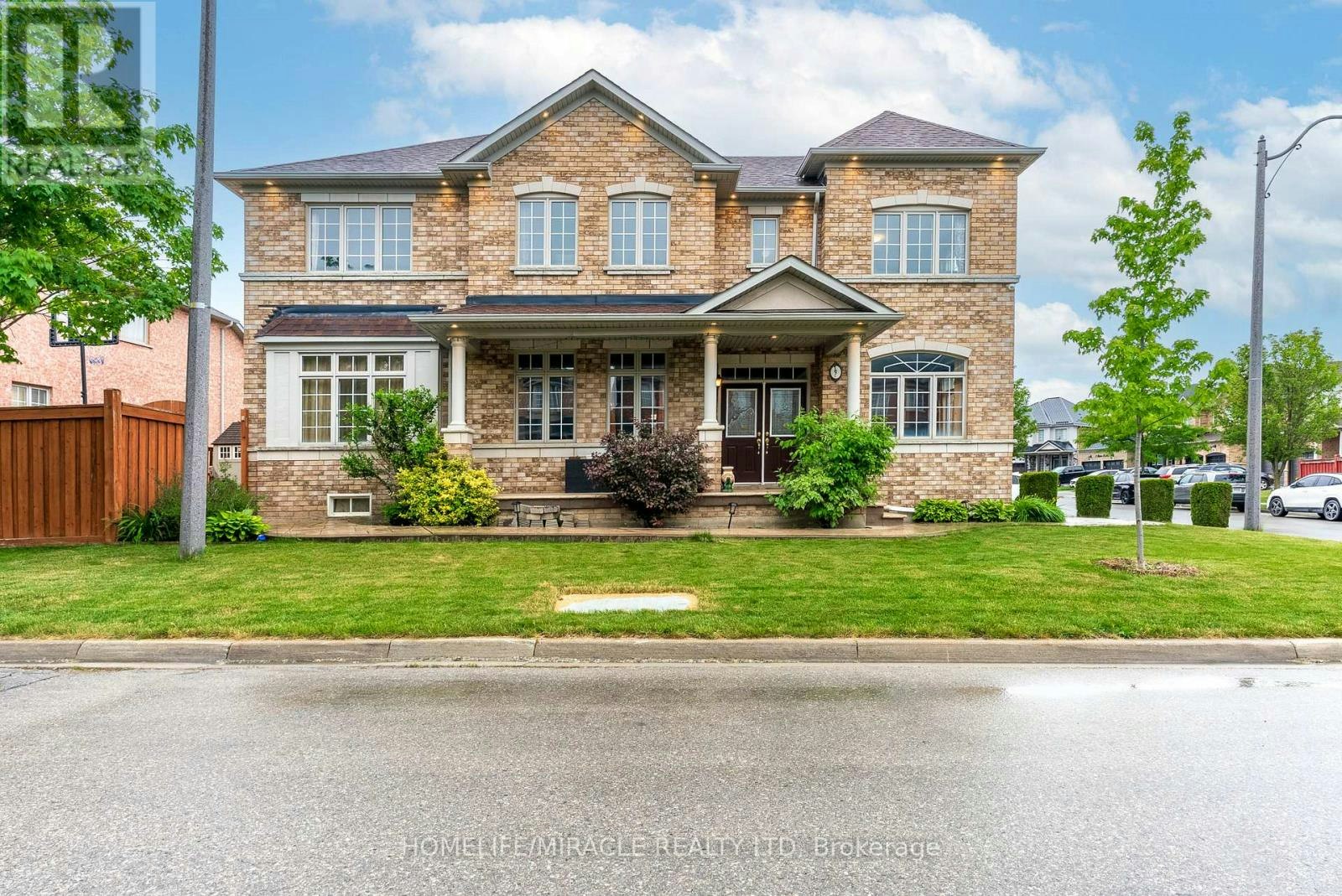 9 Peridot Road, Brampton, ON, L6P 0Z6