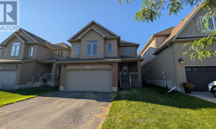904 Frontenac Crescent