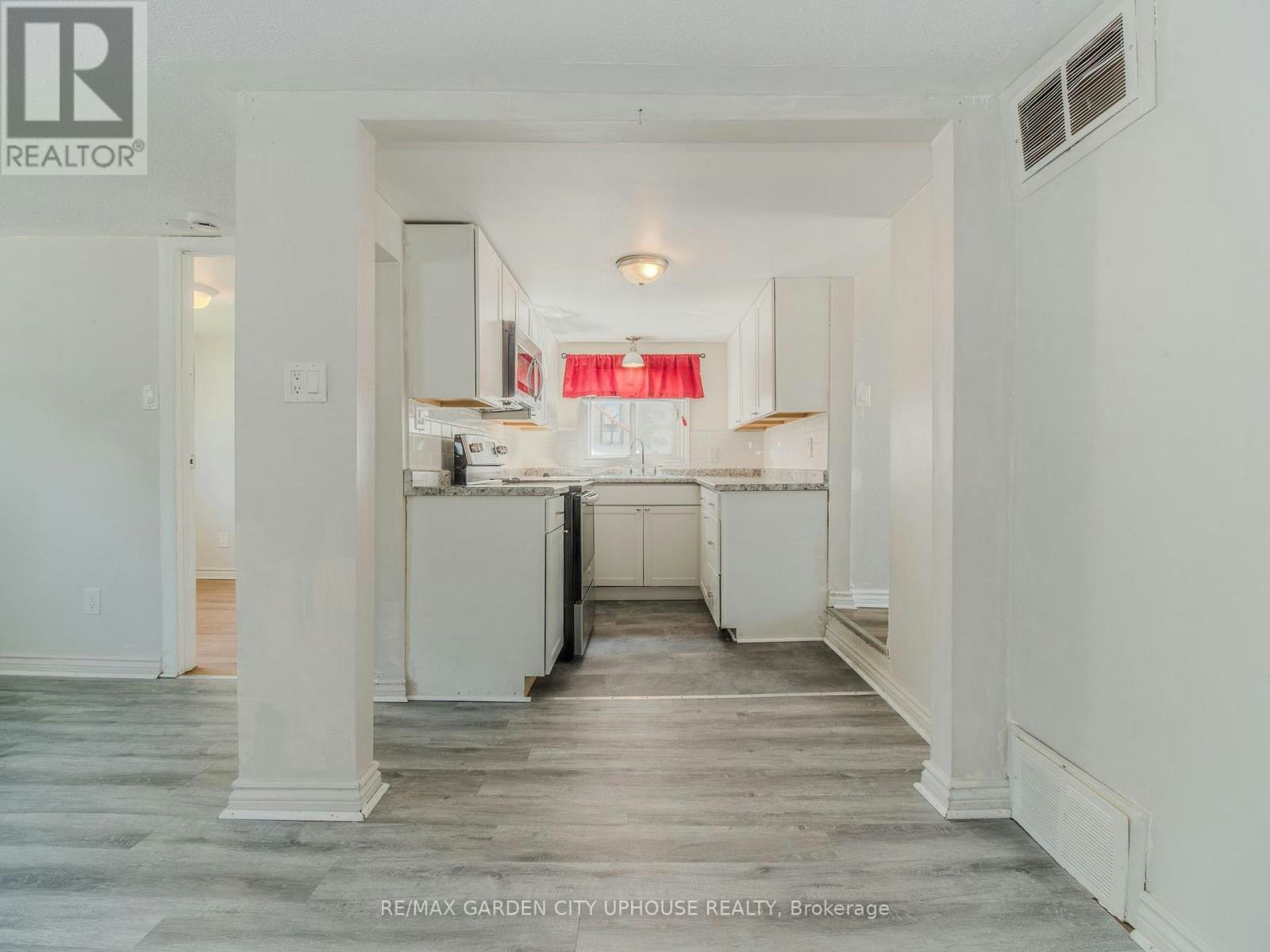 12 Beachaven Drive, St. Catharines, ON, L2M 1A4 - 4