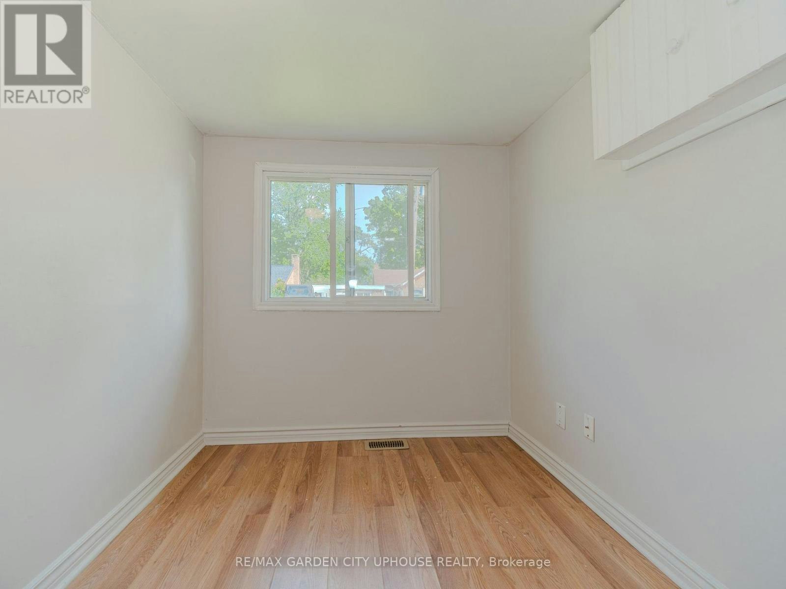 12 Beachaven Drive, St. Catharines, ON, L2M 1A4 - 8