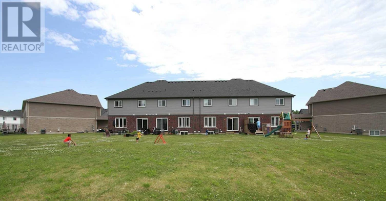 8025 Cole Court, Niagara Falls, ON, L2G 0H8 - 4