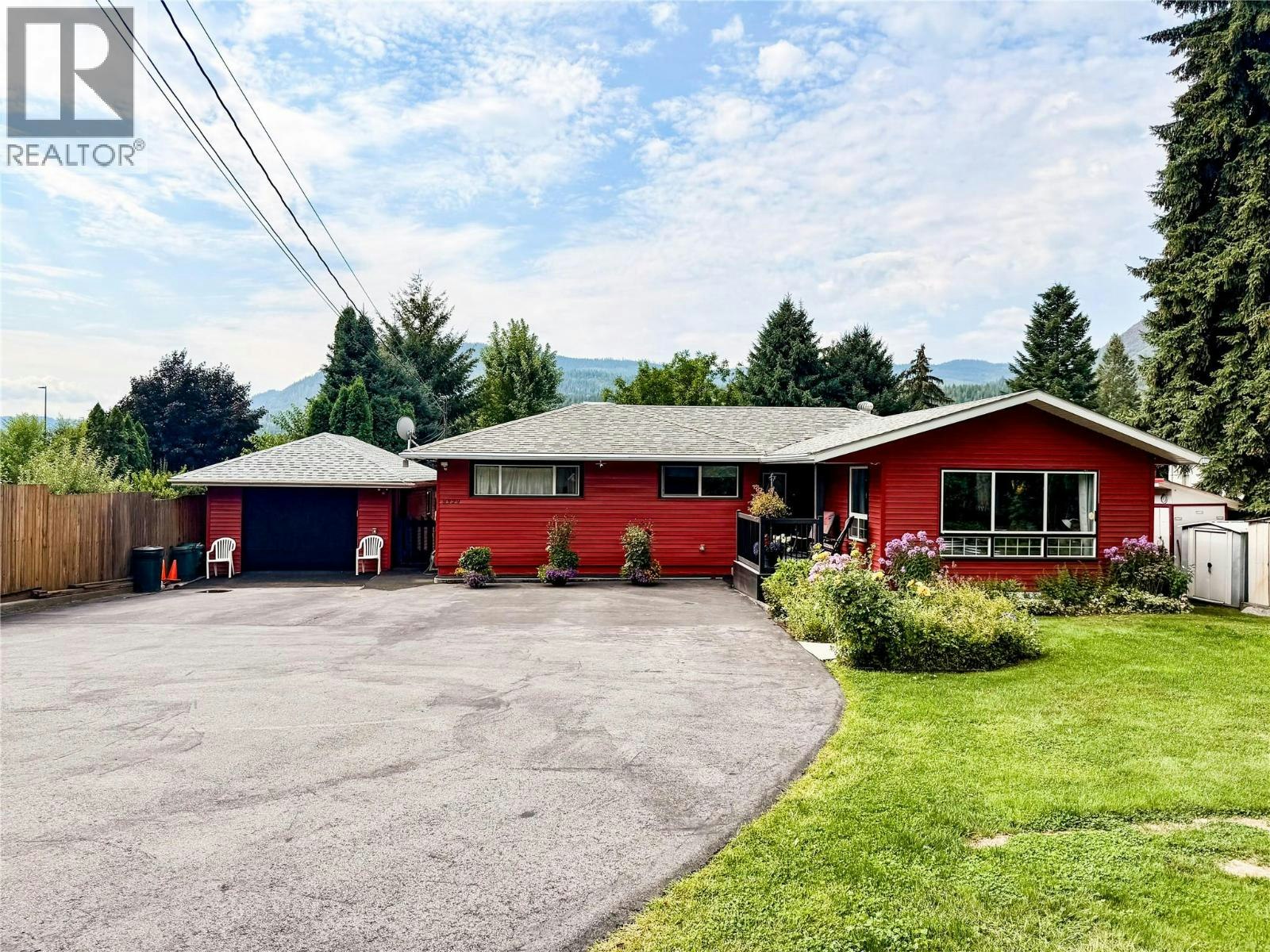 8329 3b Highway, Trail, BC, V1R 4W3