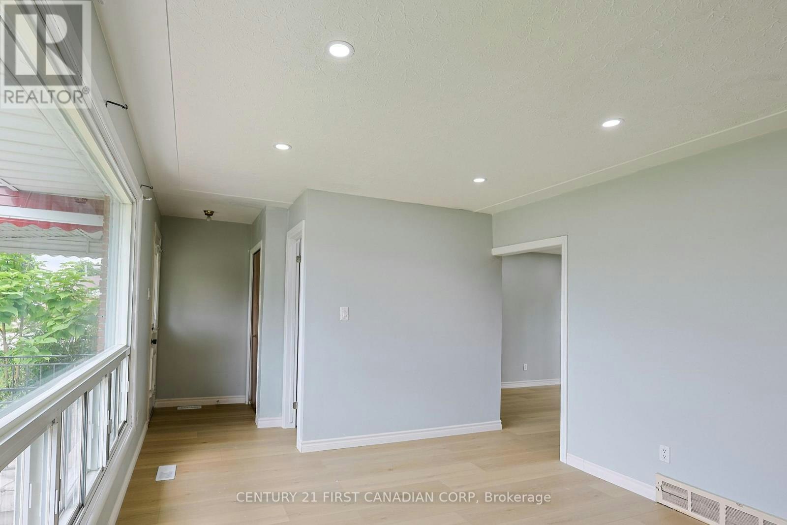UPPER-268 Burlington Crescent, London, ON, N5Z 3G5 - 6