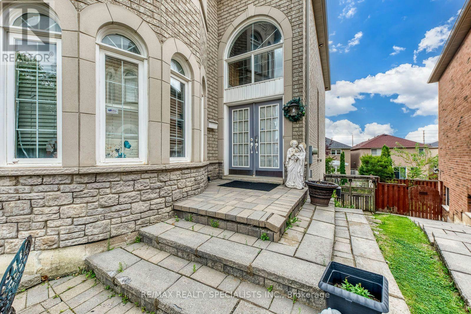 5486 Landsborough Avenue, Mississauga, ON, L5R 3X1 - 3