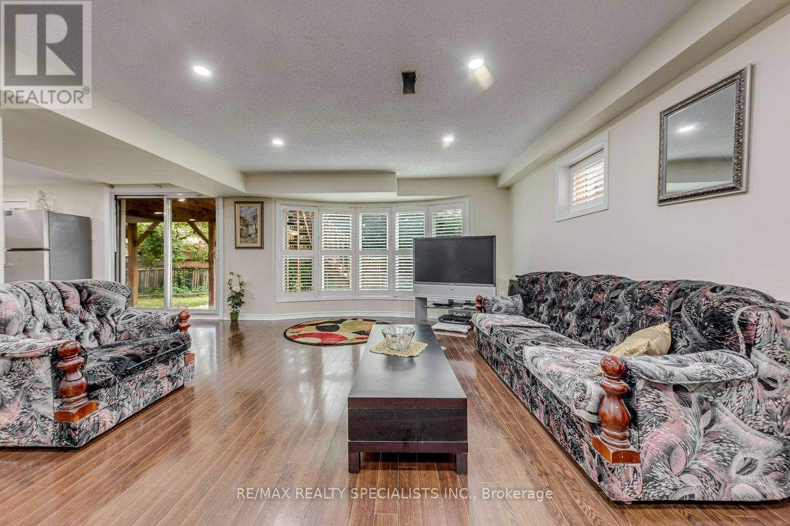 5486 Landsborough Avenue, Mississauga, ON, L5R 3X1 - 5