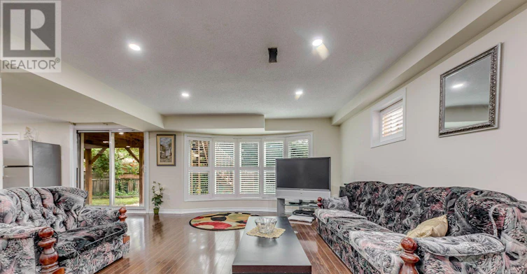 5486 Landsborough Avenue, Mississauga, ON, L5R 3X1 - 5