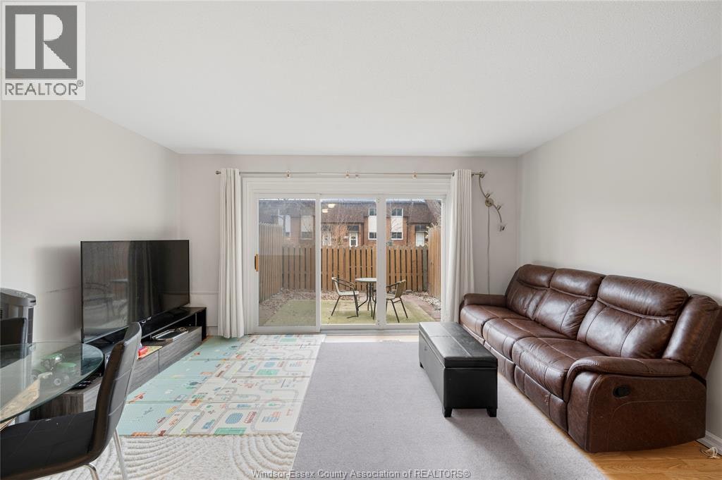 6384 Thornberry Crescent, Windsor, ON, N8T 3A2 - 4