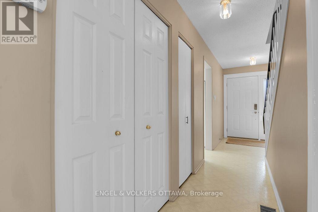 110-837 Eastvale Drive, Ottawa, ON, K1J 7T5 - 9