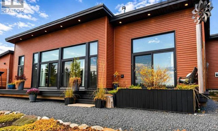 110 Kaakwogook Way