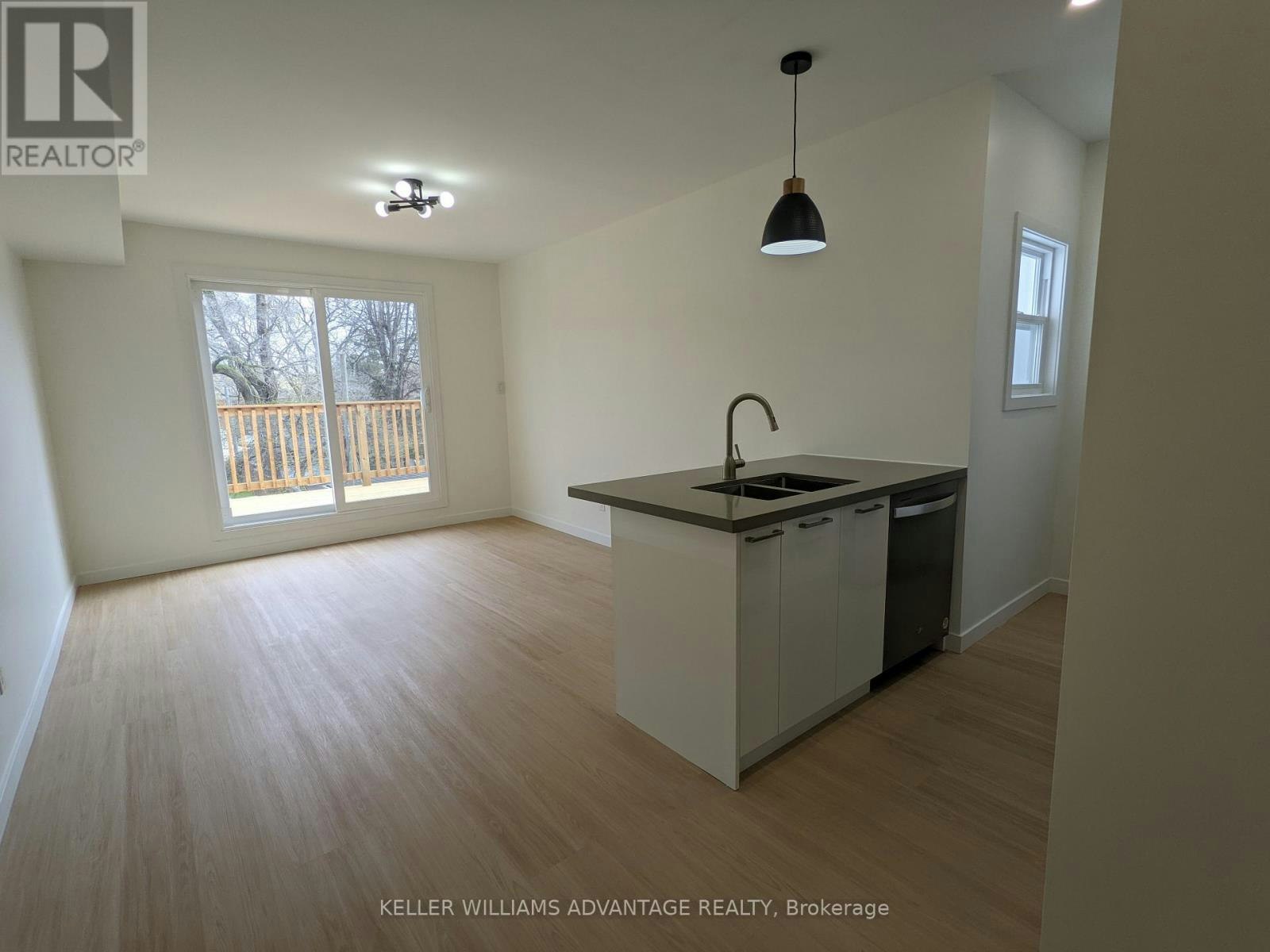 UPPER-113 Woodbine Avenue, Toronto, ON, M4L 3P1 - 2